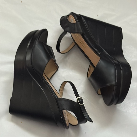 Zara Shoes - ZARA Basic black faux leather platform open toe sandals Sz 38
US Sz 7